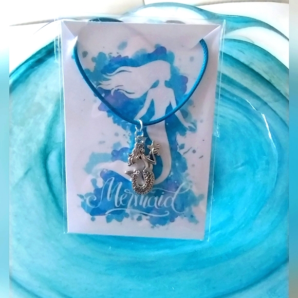New in Package Mermaid Necklace - Picture 4 of 7